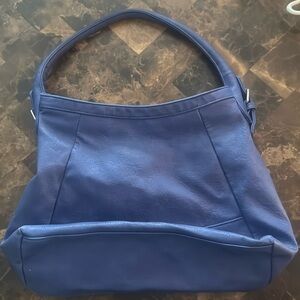 Roxy Shoulder Bag with Sleek Design and Durable Material